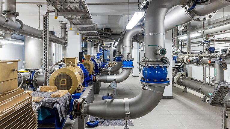 Blick in die Anlage des Wasserwerks der Trinkwasserversorgung Würzburg (TWV) in der Bahnhofstraße.