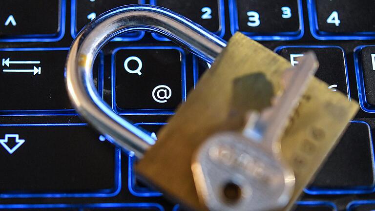 Seit einem Jahr gilt die Datenschutzgrundverordnung. Vor allem Kitas und Vereine kämpfen damit. Seit einem Jahr gilt die Datenschutzgrundverordnung. Vor allem Kitas und Vereine kämpfen damit. 