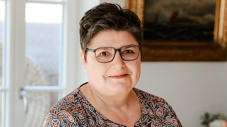 Kraft-Coach Martina Thomas aus Hemmendorf hat wegen der Corona-Krise ihre Angebote auf "online" umgestellt. Kraft-Coach Martina Thomas aus Hemmendorf hat wegen der Corona-Krise ihre Angebote auf "online" umgestellt.