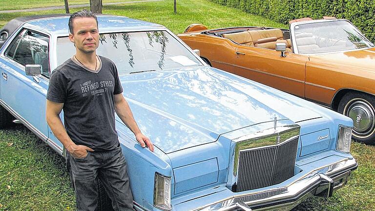 Ilja Geßner (41) aus Coburg vor seinem Lincoln Continental Mark V. Ein teureres Hobby, wie er zugibt. Aber es macht ihm tierisch Spaß. „Das ist wie eine rollende, fahrende Couch. Einfach urgemütlich.“ Ilja Geßner (41) aus Coburg vor seinem Lincoln Continental Mark V. Ein teureres Hobby, wie er zugibt. Aber es macht ihm tierisch Spaß. „Das ist wie eine rollende, fahrende Couch. Einfach urgemütlich.“
