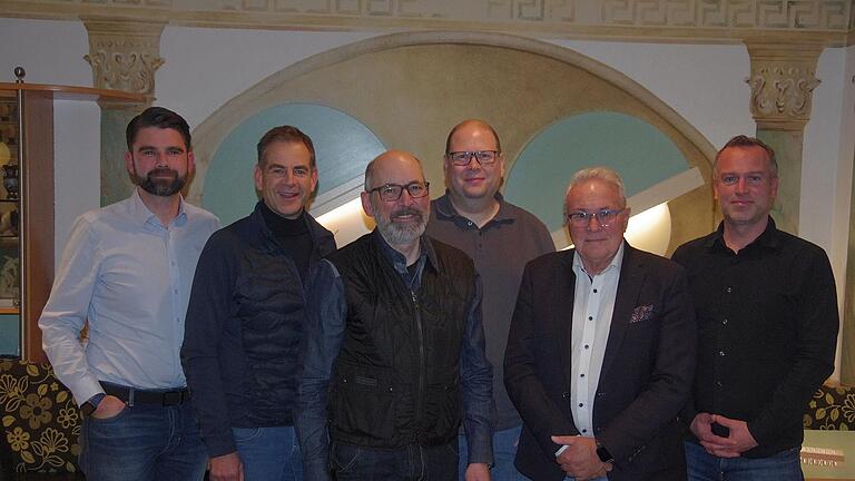 Unser Foto zeigt (von links) die Geehrten Benedikt Rüth, Christof Saar, Jochen Wehner, Andreas Töpperwien, Thomas Leiner sowie Vorsitzenden Oliver Hertrich.       -  Unser Foto zeigt (von links) die Geehrten Benedikt Rüth, Christof Saar, Jochen Wehner, Andreas Töpperwien, Thomas Leiner sowie Vorsitzenden Oliver Hertrich.