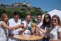 Amelie Reigl (von links), Leonard Landois, Christian Papay, Jochen Würtheim, Meliz Kaya und Theresa Hägler freuen sich auf die White Party am Stadtstrand.