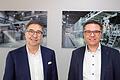 Die zwei Geschäftsführer der Firma Kunert Wellpappe GmbH in Bad Neustadt (von links) Mathias Kunert und Hubertus Kompe berichten, was der Produzent von Verpackungsmaterial in Bad Neustadt plant.