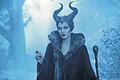 Knallrote Lippen, imposantes Hörnerpaar: Angelina Jolie als Fantasy-Domina in &bdquo;Maleficent &ndash; Die dunkle Fee&ldquo;.