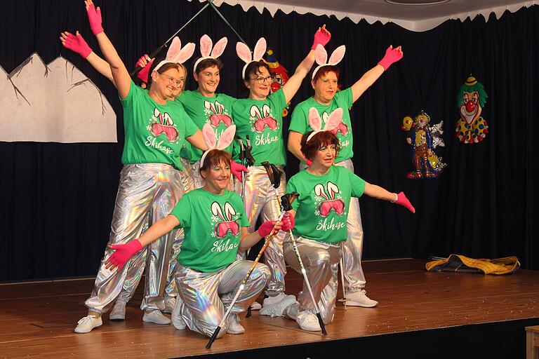 Als Ski-Hasen tanzte das Ballett vom Gerolzhöfer Frauenbund bei der Faschingssitzung. Als Ski-Hasen tanzte das Ballett vom Gerolzhöfer Frauenbund bei der Faschingssitzung.