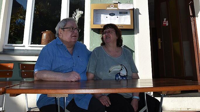 Gast im eigenen Gasthaus – daran müssen sich Erika und Elmar Knörnschild erst noch gewöhnen. Gast im eigenen Gasthaus – daran müssen sich Erika und Elmar Knörnschild erst noch gewöhnen.