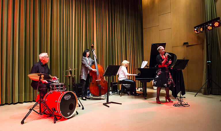 Premiere feierten die Ladies of Swing. Premiere feierten die Ladies of Swing. 