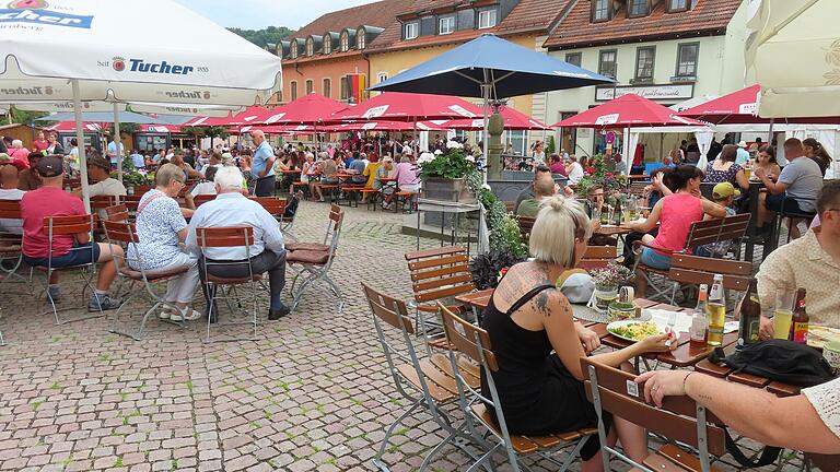 Gut besucht: Die Gastronomen am Marktplatz hatten gut zu tun. Gut besucht: Die Gastronomen am Marktplatz hatten gut zu tun.