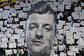 Deutschland - Niederlande       -  Gefeiert von den Fans - und bald auch mit einem Bambi geehrt: Deutschlands erfolgreichster Fußballer Toni Kroos.