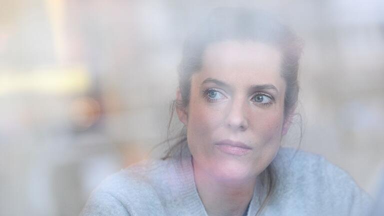 Schauspielerin Marie Burchard       -  Schauspielerin Marie Burchard wünscht sich mehr Offenheit für neue Formen der Familie.
