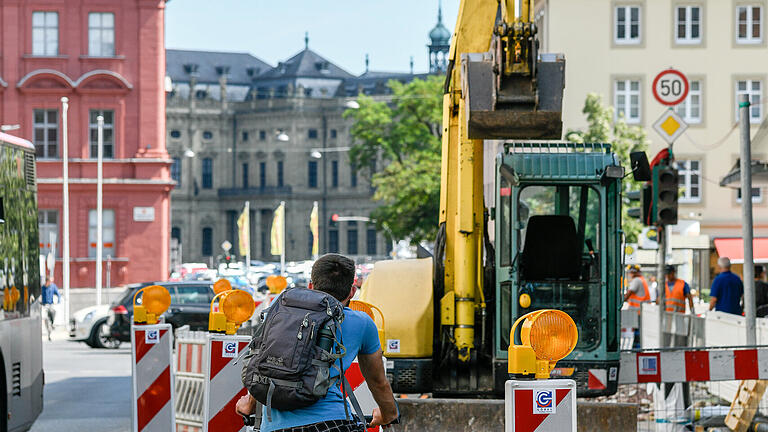 Auch in der Theaterstraße wird gebaut. Auch in der Theaterstraße wird gebaut.