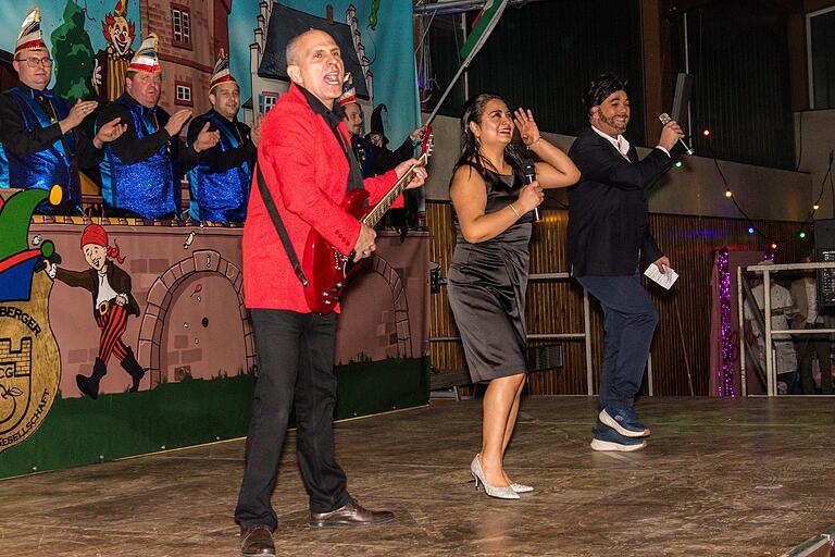 Bei der Adelsberger 'Giovanni Mozzarella Show' traten ganz besondere musikalische Künstler auf. Bei der Adelsberger 'Giovanni Mozzarella Show' traten ganz besondere musikalische Künstler auf.