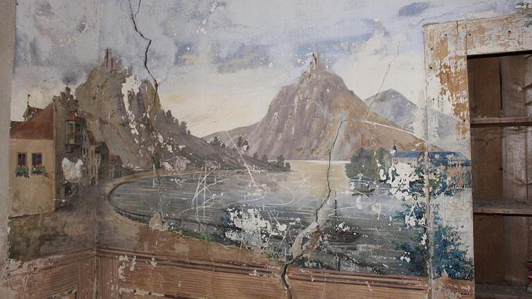 Idealisierte Flusslandschaft aus der Romantik, um 1850, im barockisierten Westflügel.