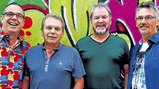 Rocktember mit Blasmusik und Rock: Random, eine Band aus Aschaffenburg, tritt in der Besetzung Reinhard Hinterstein, Bernd Wenzel, Willi Herberich und André Sistenich auf dem Marktplatz in Kitzingen auf. Vorher spielen die Kesselring Musikanten zum Bieranstich am Samstag (20.September) um 11 Uhr.