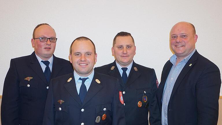 Die neue Oberweißenbrunner Feuerwehrführung (von links): Patrick Vorndran (stellvertretender Kommandant), Tobias Schneider (Kommandant), Florian Stary (Vorsitzender) und als Gratulanten Bischofsheims Bürgermeister Georg Seiffert.