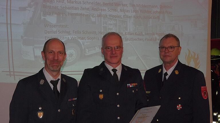 Ralf Schubert mit Georg Schmitt (links) und KBI Harald Albert (rechts) - Ralf Schubert mit Georg Schmitt (links) und KBI Harald Albert (rechts) Ralf Schubert mit Georg Schmitt (links) und KBI Harald Albert (rechts) - Ralf Schubert mit Georg Schmitt (links) und KBI Harald Albert (rechts)