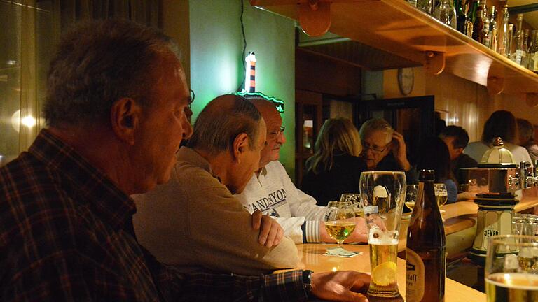 Plonkl Abschied       -  Ende einer Institution: Plonkl hat zum letzten Masl in Bad Neustadt ausgeschenkt.