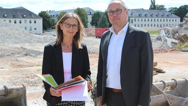Baureferent Ralf Brettin und Carola Treiber sind in der Stadtverwaltung hauptsächlich für die Umsetzung der Pläne der Landesgartenschau 2026 zuständig. Baureferent Ralf Brettin und Carola Treiber sind in der Stadtverwaltung hauptsächlich für die Umsetzung der Pläne der Landesgartenschau 2026 zuständig.