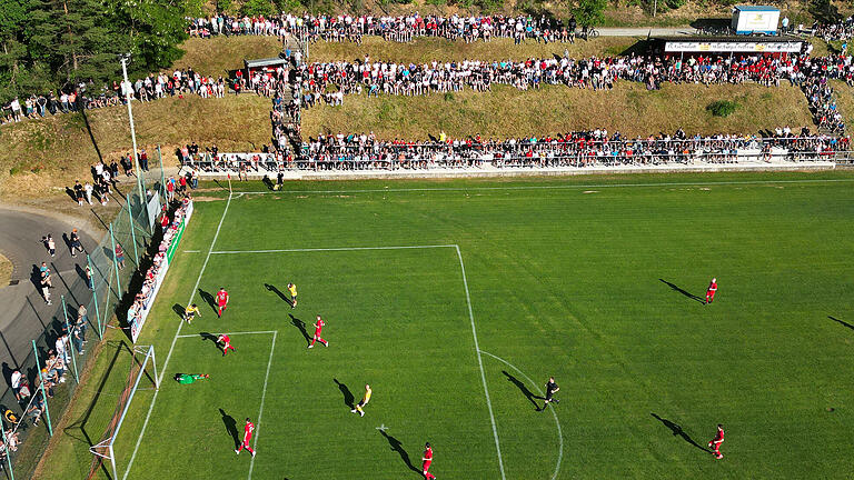 Relegation FC Fuchsstadt - Blick von oben auf das Relegationsspiel des FC Fuchsstadt gegen die SpVgg Bayern Hof Relegation FC Fuchsstadt - Blick von oben auf das Relegationsspiel des FC Fuchsstadt gegen die SpVgg Bayern Hof