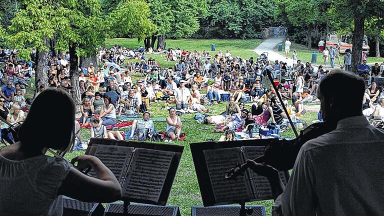 Tolles Ambiente: Das Sängertreffen am 22. Juli findet im Rosenbachpark hinter der Residenz statt. Dieser Ort hat sich schon bei Picknickkonzerten des Mozartfestes als &bdquo;Konzertsaal&ldquo; bewährt.