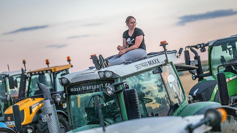 Vom Dach des Traktors fällt es leicht, den Überblick zu behalten.