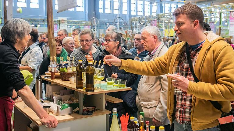 Interessiertes Publikum auf der Fränkischen Feinschmeckermesse, die zuletzt 2020 über die Bühne ging. Interessiertes Publikum auf der Fränkischen Feinschmeckermesse, die zuletzt 2020 über die Bühne ging.