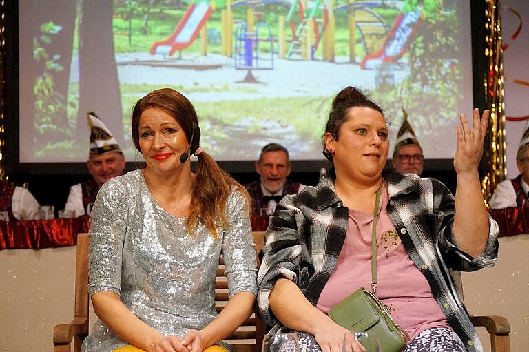 Die 'Mütter' Natascha Väth und Corinna Krebs erzählten urkomisch von Schwangerschaft und dem Leben mit Kindern.