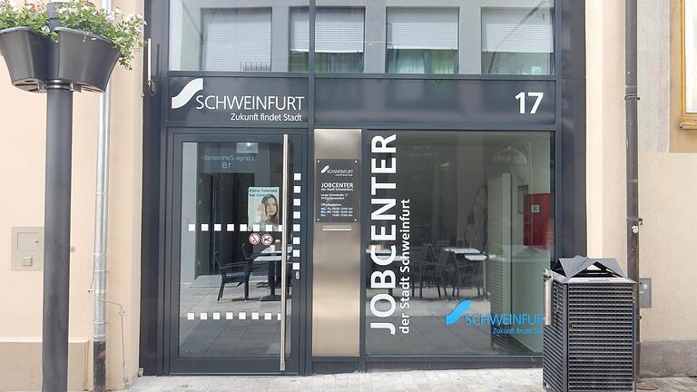 Jobcenter-Leiterin Andrea Schranner stellte ihren Jahreszwischenbericht für die ersten drei Quartale von 2022 vor. Jobcenter-Leiterin Andrea Schranner stellte ihren Jahreszwischenbericht für die ersten drei Quartale von 2022 vor. 