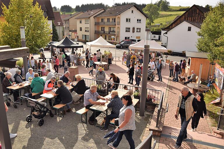 Beim Herbstmarkt in Aura, der sich als echter Besuchermagnet erwies,  gab es viele schöne Dinge zu bestaunen.