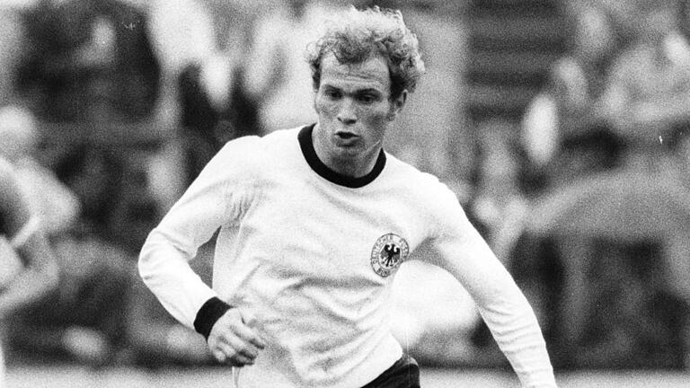 Der junge Uli Hoeneß spielte 1972 für die Fußball-Nationalmannschaft der BRD bei Olympia. Der junge Uli Hoeneß spielte 1972 für die Fußball-Nationalmannschaft der BRD bei Olympia.