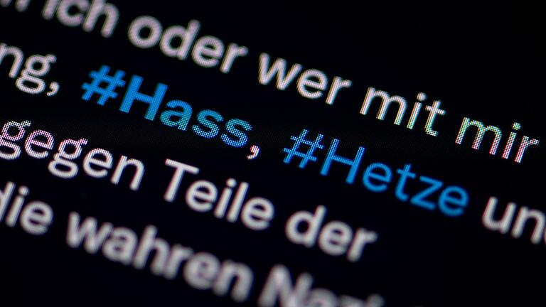 Hate Speech.jpeg       -  Hass und Hetze im Netz greifen immer mehr um sich. 2021 wurden in Bayern wegen Hatespeech 2317 Verfahren eingeleitet, 2023 waren es schon 3115. 