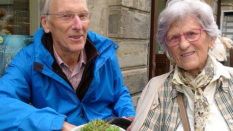 Die Geschwister Hermann und Margarete Koppe können sich eine Rückkehr nach Troppau nicht mehr vorstellen.