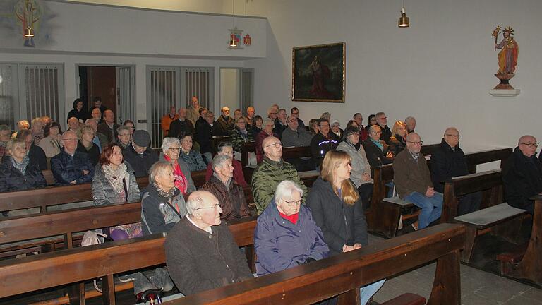 Rund 40 Gläubige besuchten das letzte Abendgebet in der katholischen Kirche Rüdenhausen.
