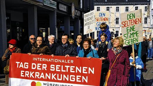 Tag der seltenen Erkrankungen: Erstmals gingen dafür in Würzburg Betroffene und Unterstützer auf die Straße.