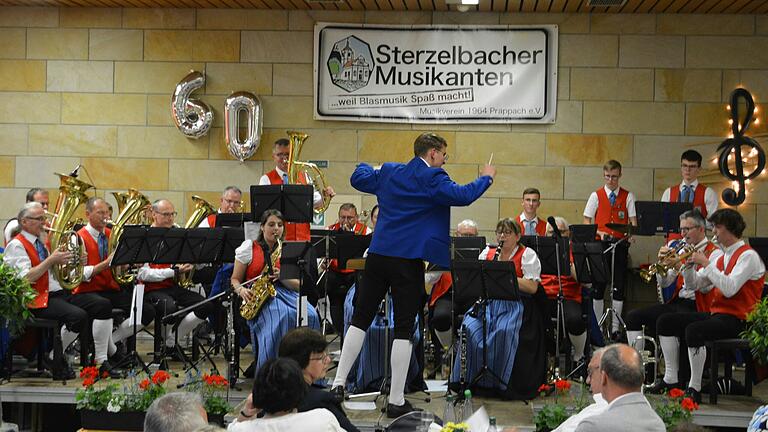 Georg Müller und die Sterzelbacher Musikanten.