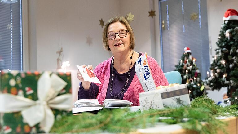 Rosemarie Schotte beantwortet seit 30 Jahren Briefe von Kindern aus aller Welt im Namen des Christkinds.