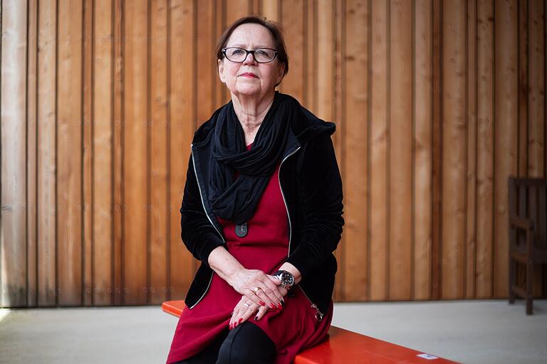 Angela C. Schuett: 'Ich trage Sorge dafür, dass am Ende gute Kostüme auf der Bühne stehen.' Angela C. Schuett: 'Ich trage Sorge dafür, dass am Ende gute Kostüme auf der Bühne stehen.'