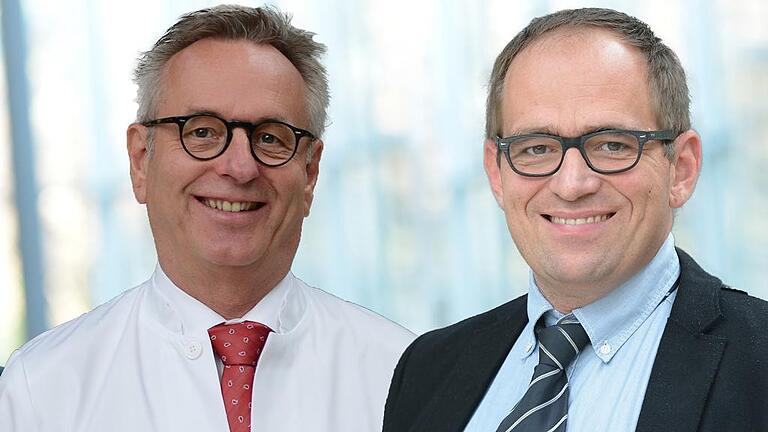 Der Ärztliche Direktor Prof. Dr. Christoph Eingartner (links) und Pflegedirektor Frank Feinauer freuen sich über die positive Bewertung. Der Ärztliche Direktor Prof. Dr. Christoph Eingartner (links) und Pflegedirektor Frank Feinauer freuen sich über die positive Bewertung.