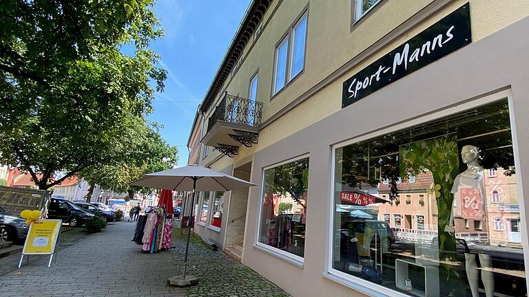 Ausverkauf: Sport-Manns in Ostheim wird Ende Oktober die Türen schließen. Ausverkauf: Sport-Manns in Ostheim wird Ende Oktober die Türen schließen.