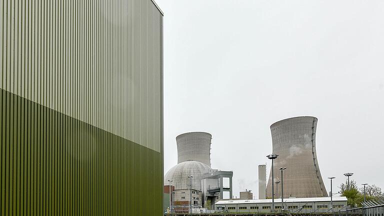 Die Atommülltransporte aus Würgassen in das Zwischenlager für schwach- und mittelradioaktive Abfälle in Grafenrheinfeld sorgen in der Region Schweinfurt immer wieder für Diskussionen. Die Atommülltransporte aus Würgassen in das Zwischenlager für schwach- und mittelradioaktive Abfälle in Grafenrheinfeld sorgen in der Region Schweinfurt immer wieder für Diskussionen.