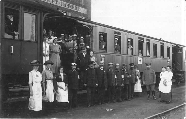 Ein Bild aus dem Jahr 1917: Der Lazarett-Zug. Ein Bild aus dem Jahr 1917: Der Lazarett-Zug. 