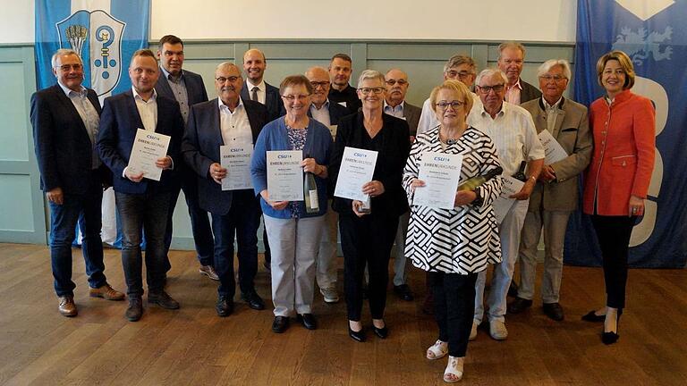 75 Jahre feierte der CSU-Ortsverband Geldersheim. Dabei wurden auch zahlreiche Mitglieder geehrt. 75 Jahre feierte der CSU-Ortsverband Geldersheim. Dabei wurden auch zahlreiche Mitglieder geehrt.