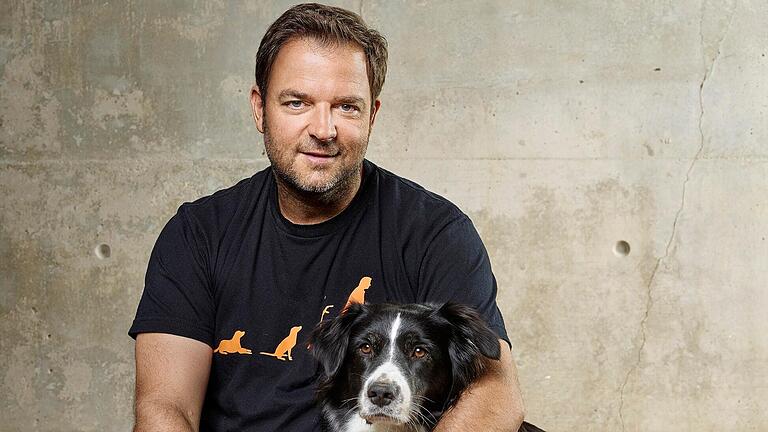 Hundetrainier Martin Rütter versucht Problem-Hunden in seiner Sendung 'Die Unvermittelbaren' ein neues Zuhause zu vermitteln. Mit dabei ist auch die Würzburger Fellnase Axel.