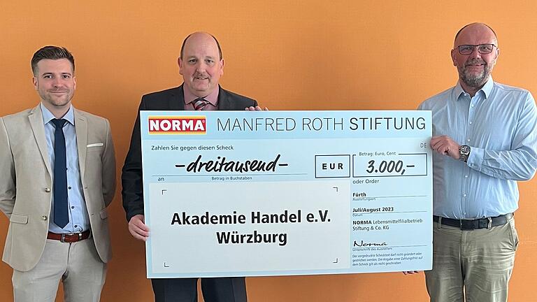 3000 Euro für die Akademie Handel