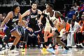Detroit Pistons - Sacramento Kings       -  Dennis Schröder (rechts) hatte ein offensiv schwaches Spiel gegen die Kings.