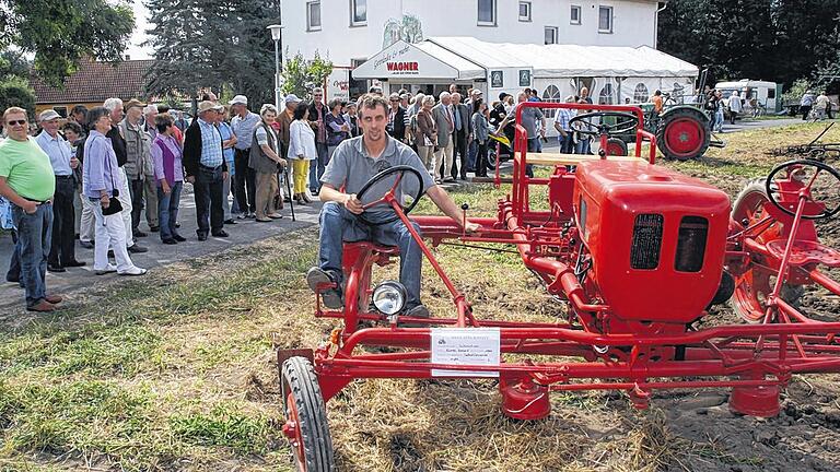 Anziehungspunkt Landwirtschaft: Eine Schau mit alten Traktoren fand großen Anklang beim Kreisheimatfest.