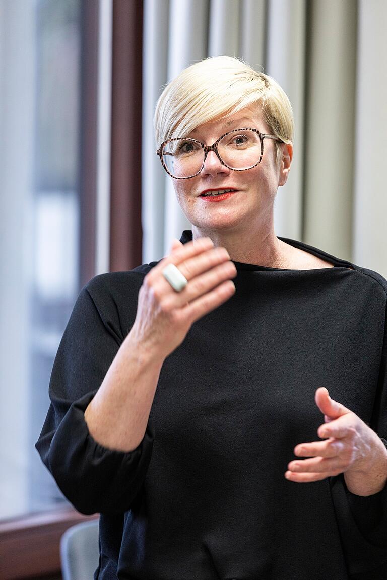 Viel Crime, ein klein wenig Sex: Heute könnte man die blutigen Geschichten aus der Fries-Chronik gut auf Netflix verfilmen, sagt Bibliothekarin Kerstin Kornhoff. Viel Crime, ein klein wenig Sex: Heute könnte man die blutigen Geschichten aus der Fries-Chronik gut auf Netflix verfilmen, sagt Bibliothekarin Kerstin Kornhoff. 