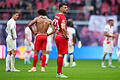 RB Leipzig - FC Augsburg.jpeg       -  Frust nach Spielende: Die Augsburger Renato Veiga und Maximilian Bauer nach dem 2:3 in Leipzig.