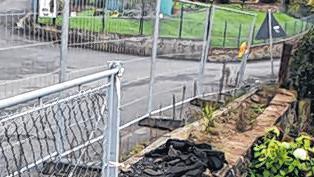 Schutzlos: Ohne Abdeckung nimmt die Mauer weiter Schaden.