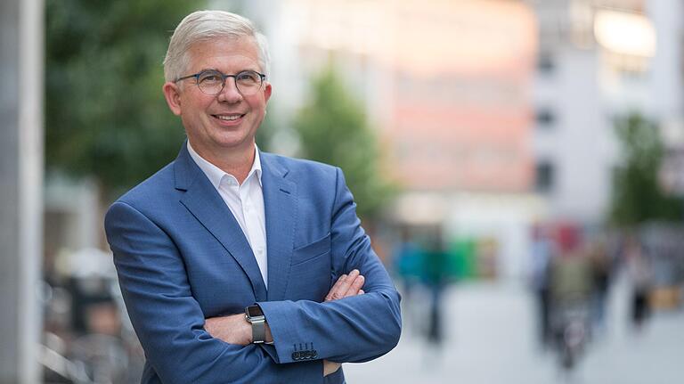 Der Würzburger Andrew Ullmann ist Facharzt für Innere Medizin und sitzt für die FDP im Bundestag. Der Würzburger Andrew Ullmann ist Facharzt für Innere Medizin und sitzt für die FDP im Bundestag.